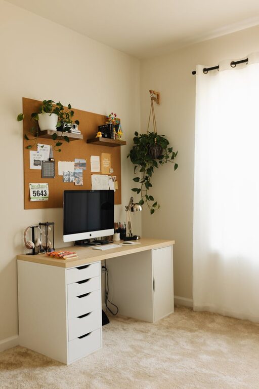 Simple Tips for Creating a Cozy and Productive Home Office Space